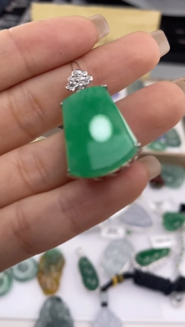 翡翠18K金镶嵌吊坠(不含链)370484