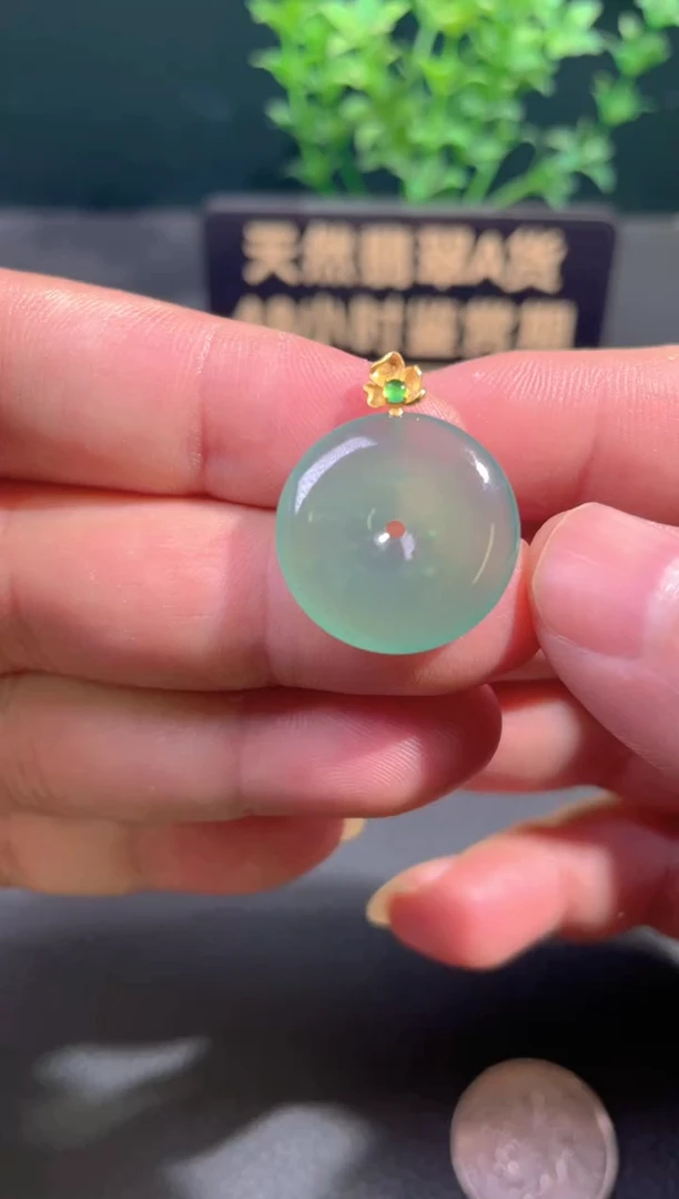 颈饰18K金镶嵌翡翠翡翠