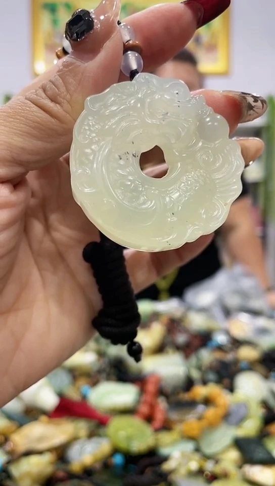 未镶嵌岫玉挂件