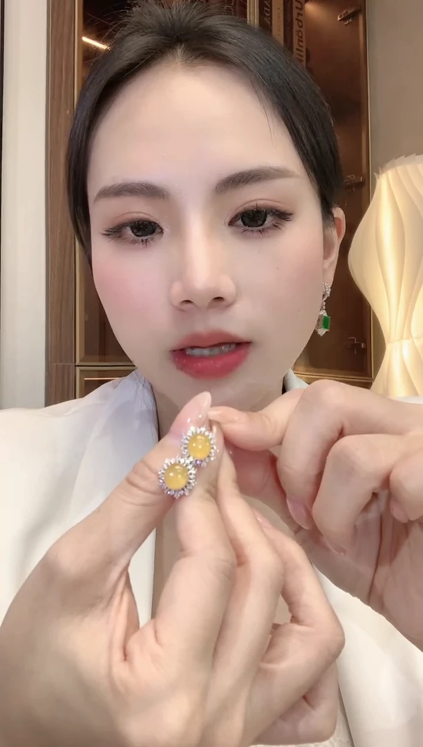 【闪购商品】翡翠耳饰18K金镶嵌D7一对