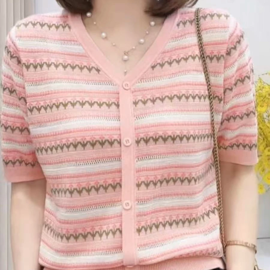 正肩显瘦粉色条纹短袖小衫女2025夏季新款轻薄冰丝V领条纹t恤上衣