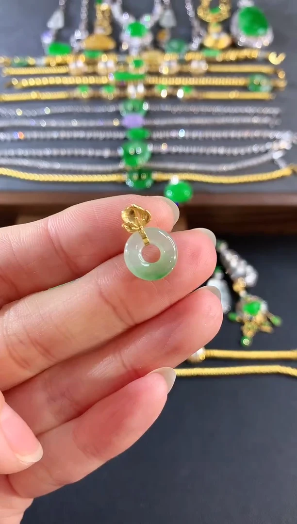 吊坠(不含链)18K金镶嵌翡翠168|