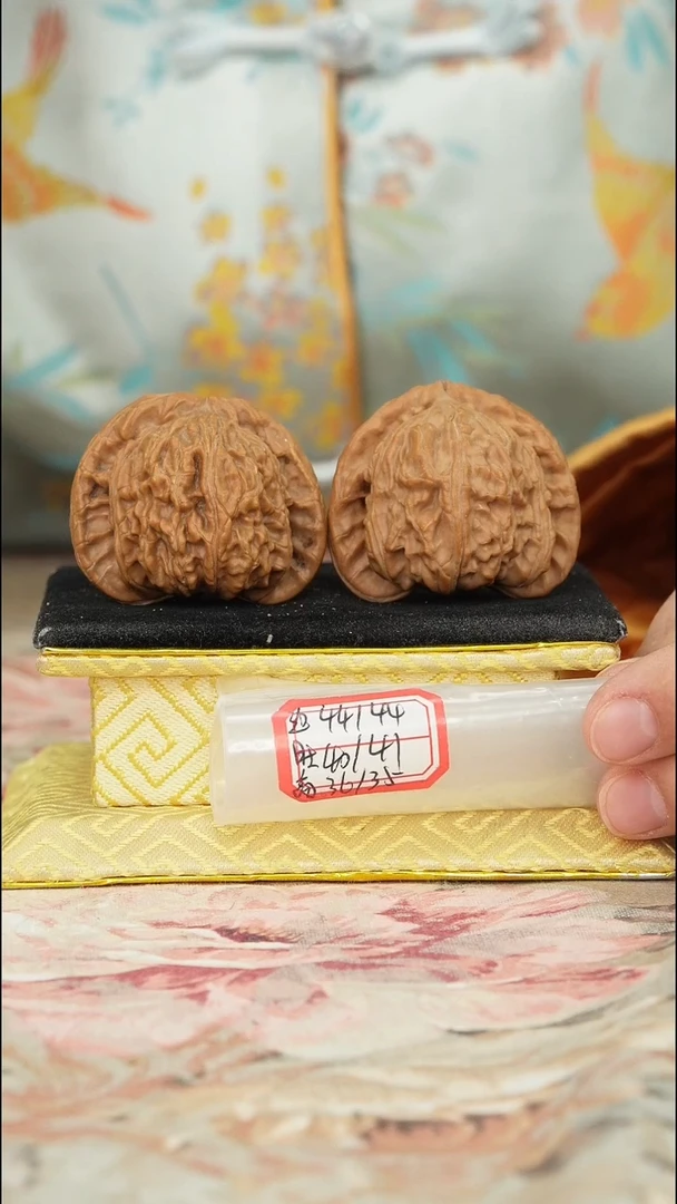 【闪购商品】文玩核桃把件白狮子有修