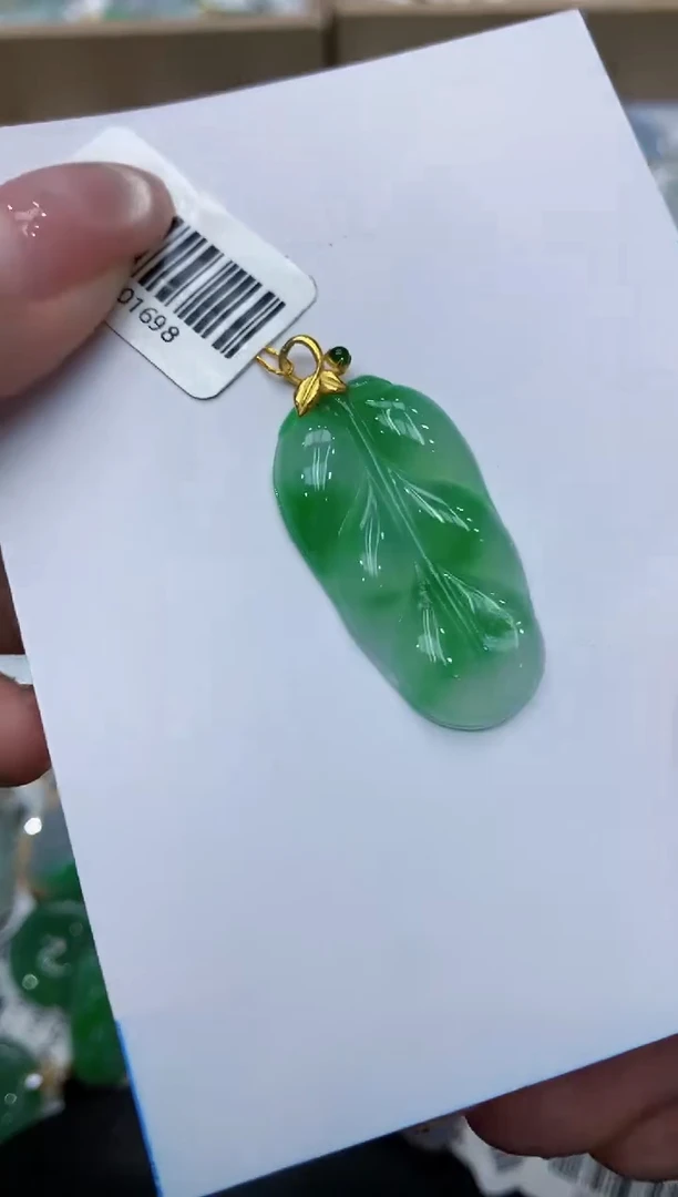翡翠18K金镶嵌颈饰111111111