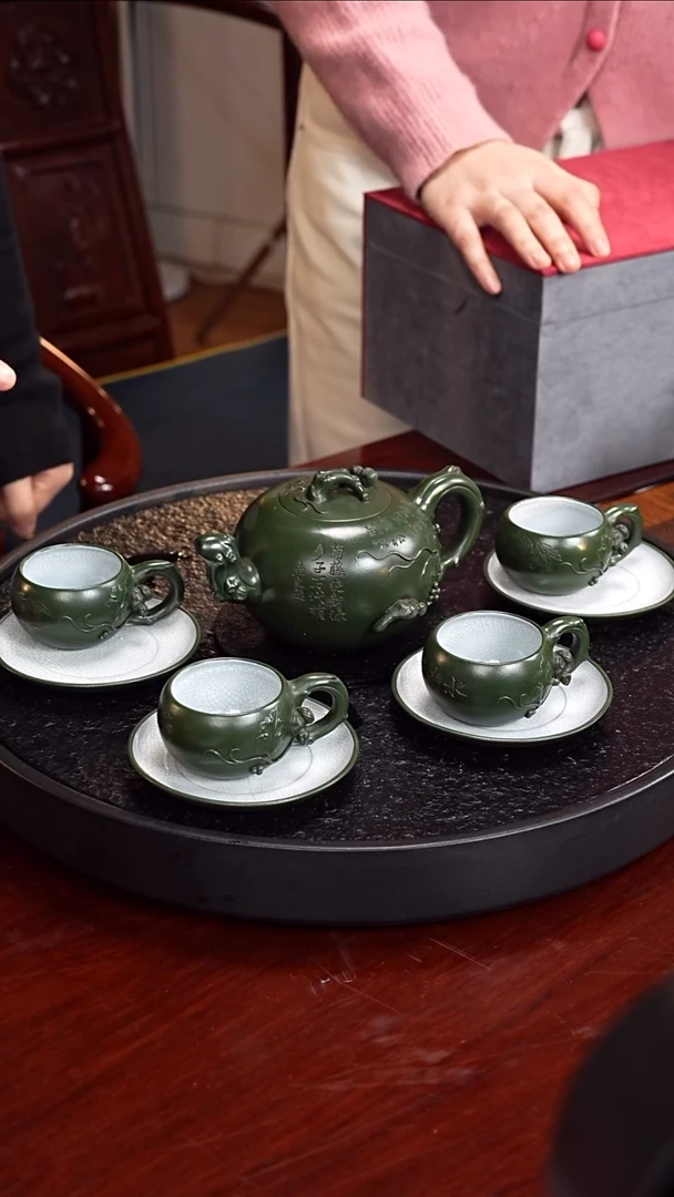 茶壶紫砂朱维平  松鼠葡萄套组83 绿泥 400毫升 配可心赏盘
