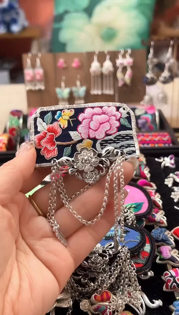 【闪购商品】织绣民族风老绣饰品006