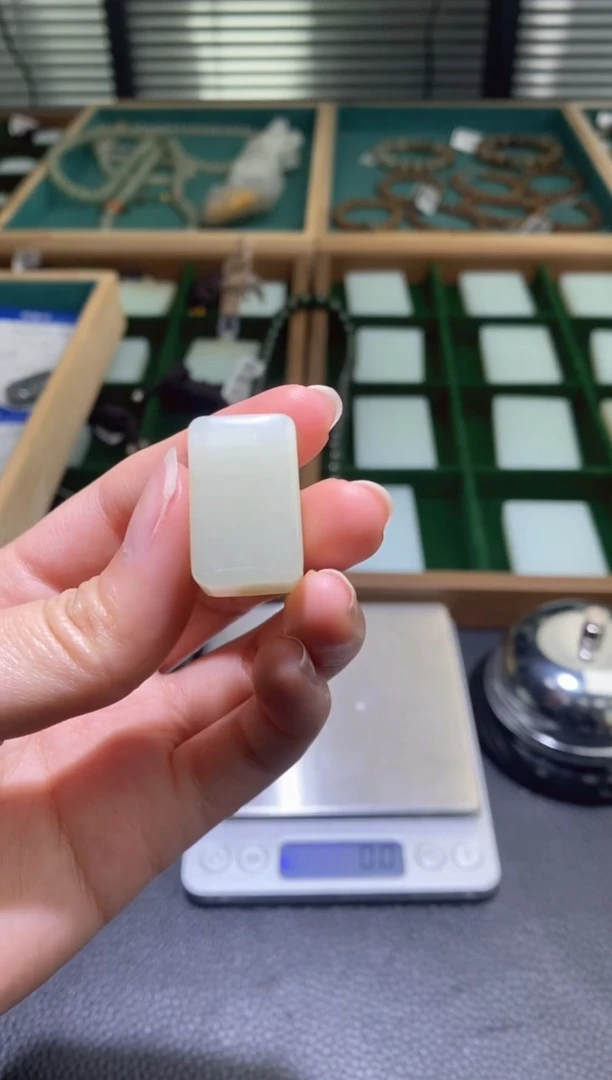 定制和田玉且末料方牌吊坠