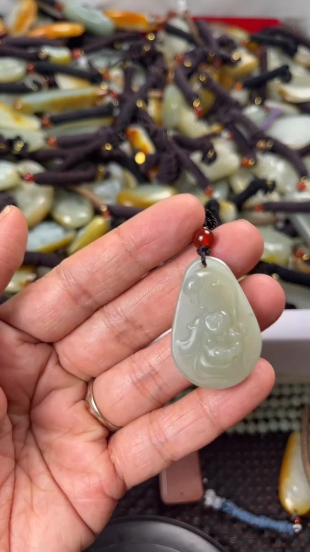 【闪购商品】和田玉颈饰未镶嵌多样性发货没有证书拍一发一有瑕