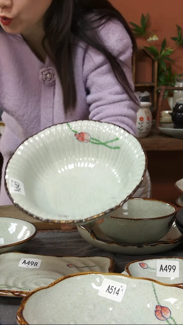 陶瓷A641 一只手绘荷花黑点线条敞口碗26*8可能微瑕