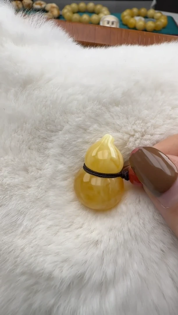 琥珀未镶嵌珠宝奇石3.5克妖花葫芦吊坠HZ129