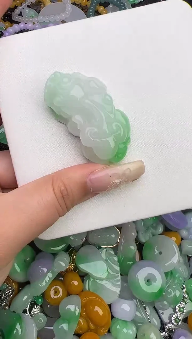 翡翠未镶嵌颈饰天然缅甸翡翠吊坠