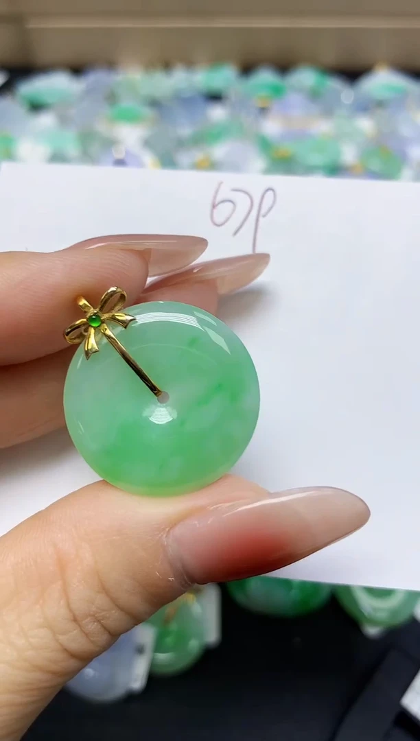 翡翠18K金镶嵌颈饰 天然缅甸翡翠A货