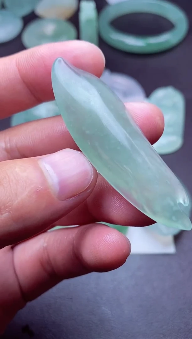 未镶嵌定制翡翠小**哥a货翡翠