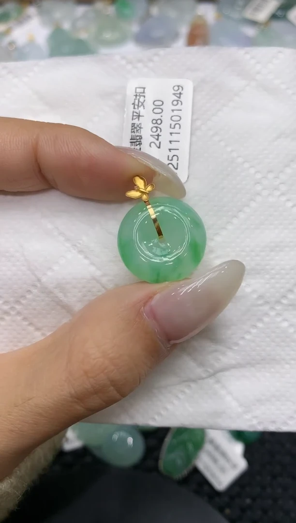 颈饰18K金镶嵌翡翠111111111111