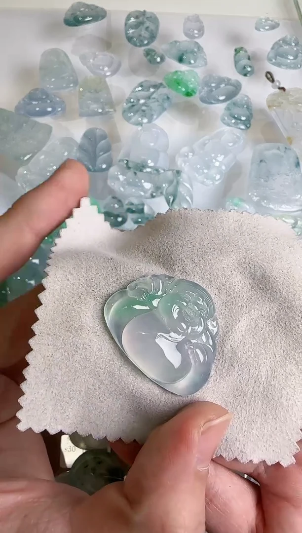 【闪购商品】翡翠吊坠(不含链)未镶嵌··