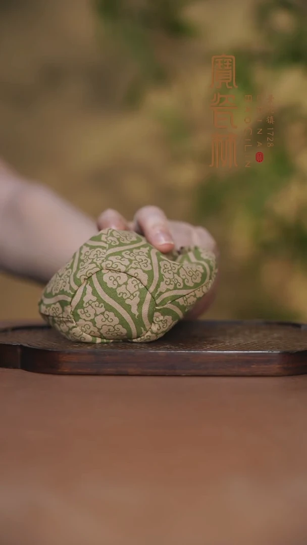 宝瓷林绿色团花茶巾