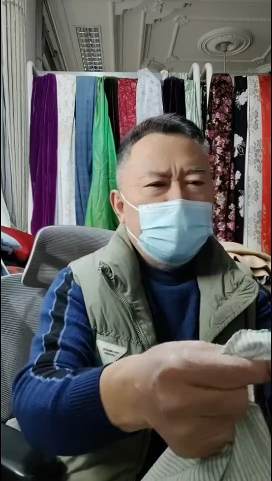 浅灰绿色条条小纹路宽面布料