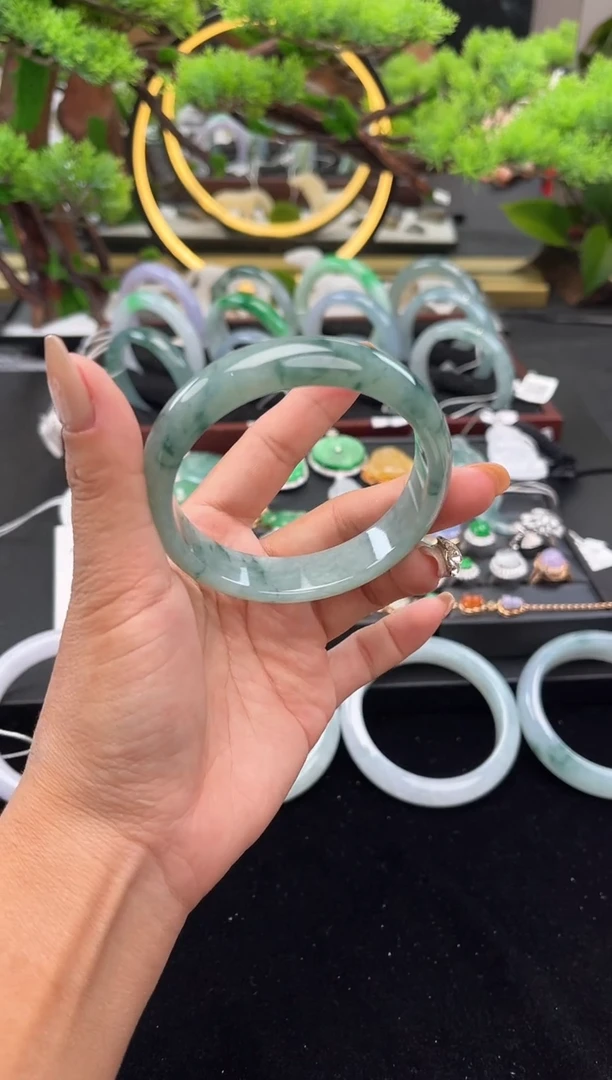 未镶嵌手镯翡翠手镯