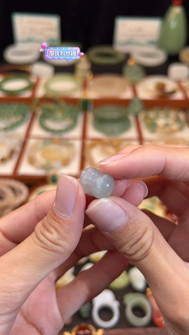 未镶嵌和田玉挂件放漏