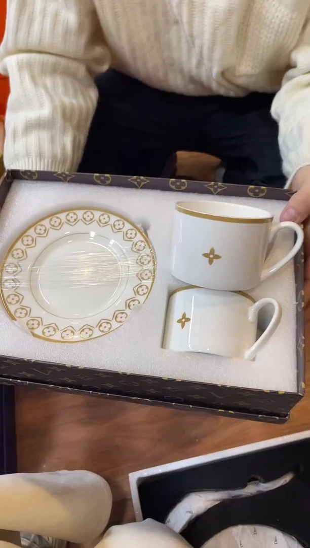 杯鸿辉家品牌瓷器，京东包邮！