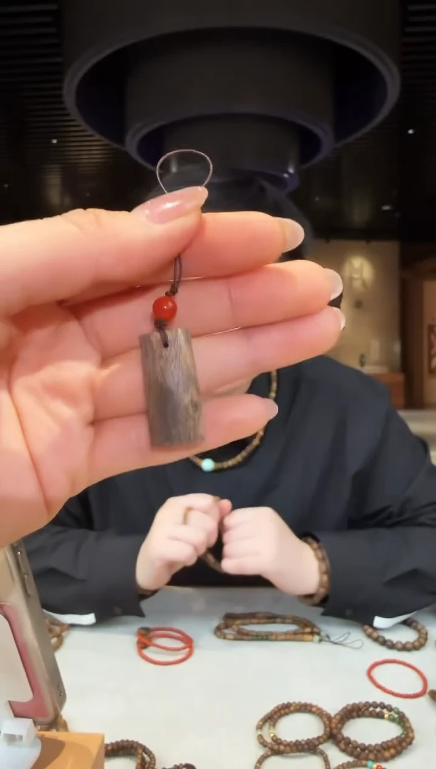 【闪购商品】沉香吊坠海南莺歌绿棋无事牌