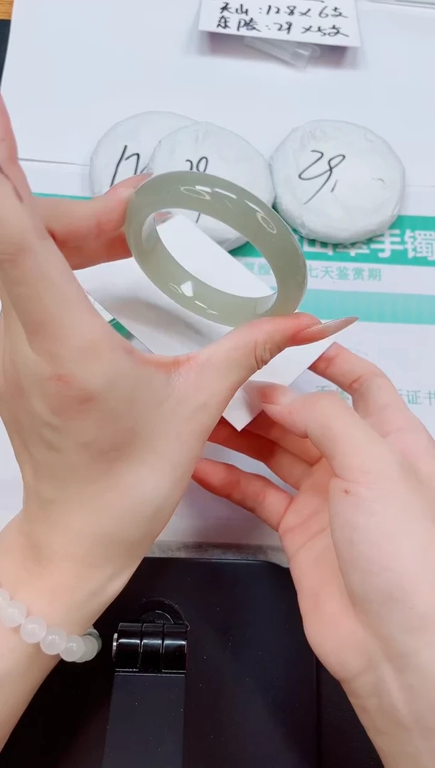 石英质玉手镯未镶嵌164/52.3