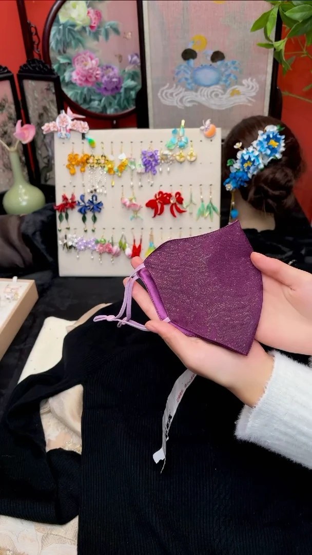 刺绣最****?非遗绒花苏绣饰品