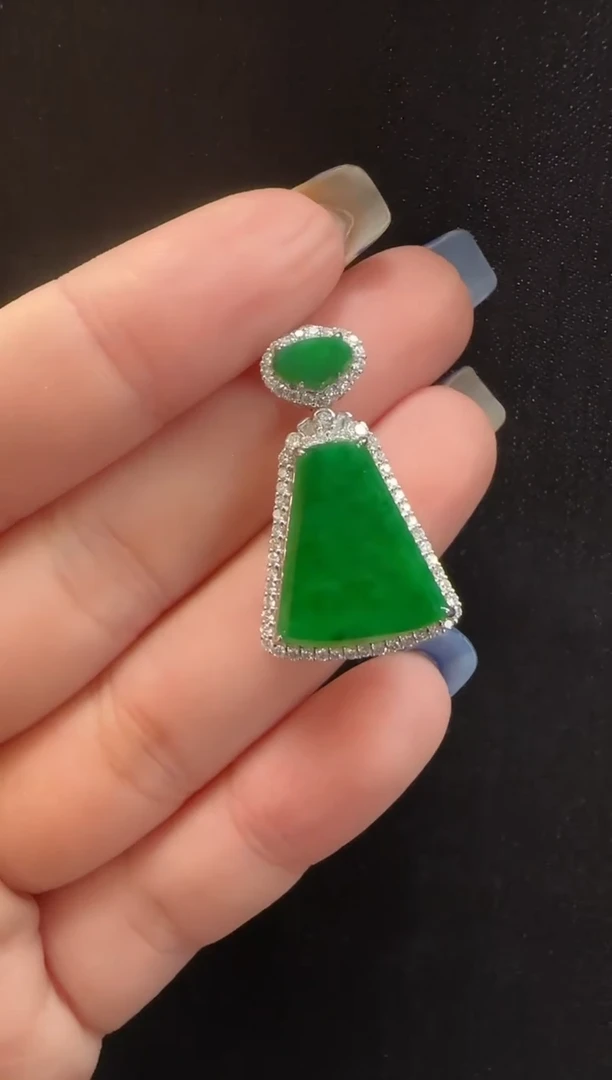 颈饰18K金镶嵌翡翠048无事牌一个