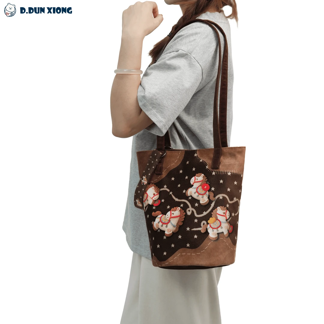 盾盾熊原创水桶彩虹小马拼接细肩带单肩包文艺百搭通勤手提包卡通