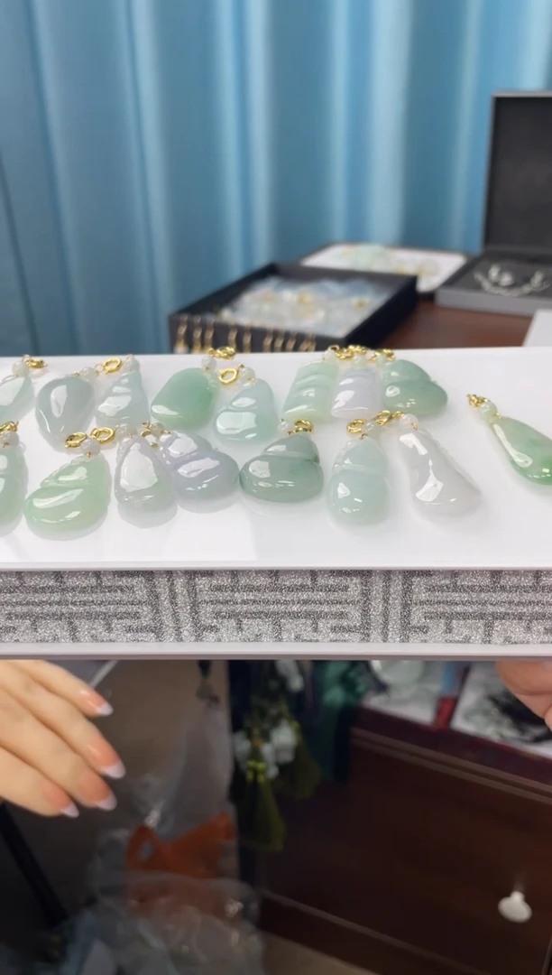 翡翠未镶嵌颈饰随机发 多样性发其一