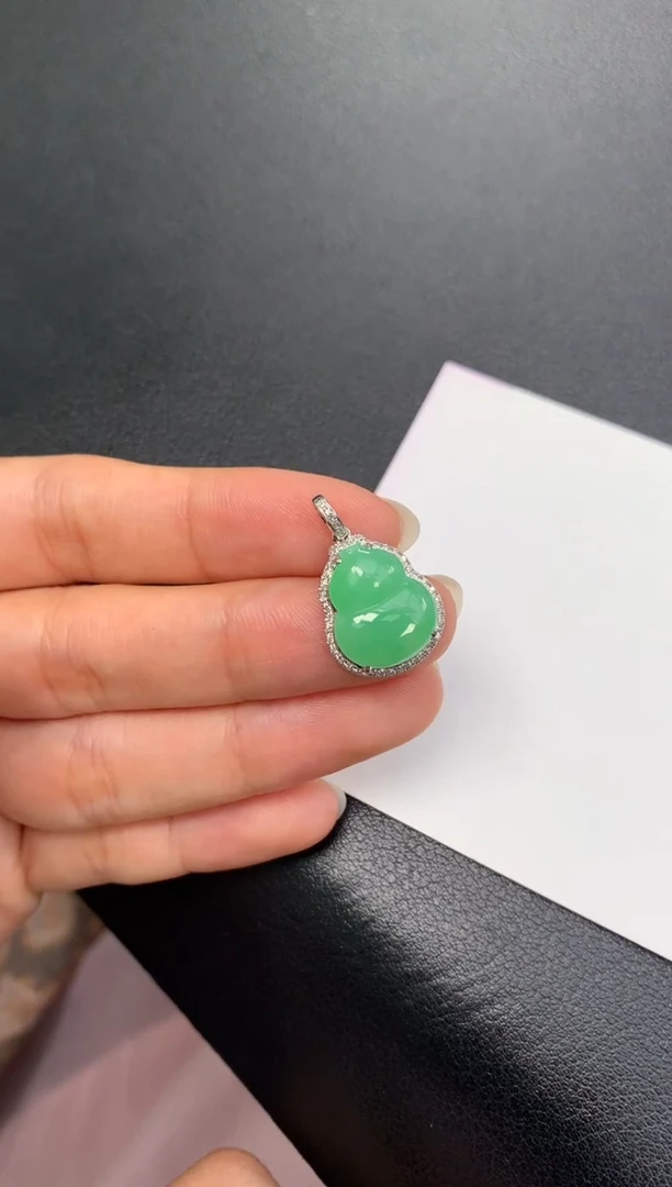 18K金镶嵌定制翡翠48小时鉴赏期 退货不扣服务费