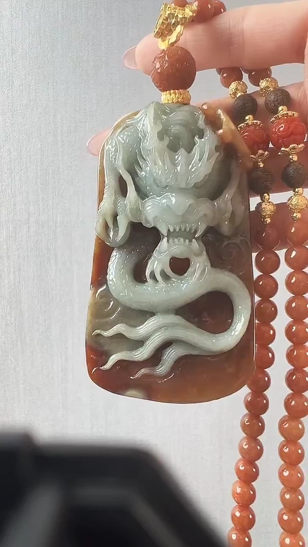颈饰未镶嵌翡翠龙