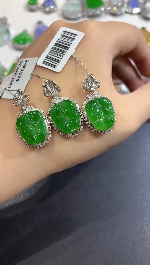 颈饰18K金镶嵌翡翠37-吊坠-多样性发其一