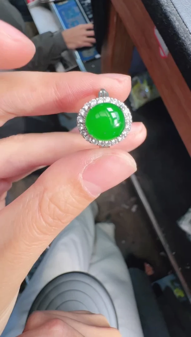 未镶嵌定制翡翠A货有轻微色差属于正常现象，戒指多样性发货1