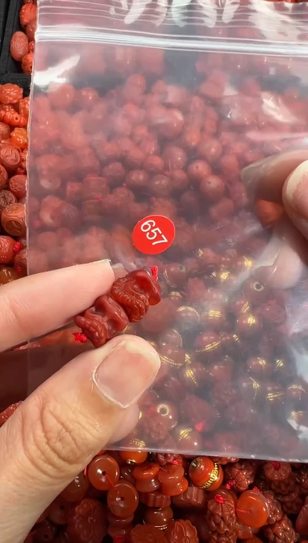 南红玛瑙未镶嵌颈饰1