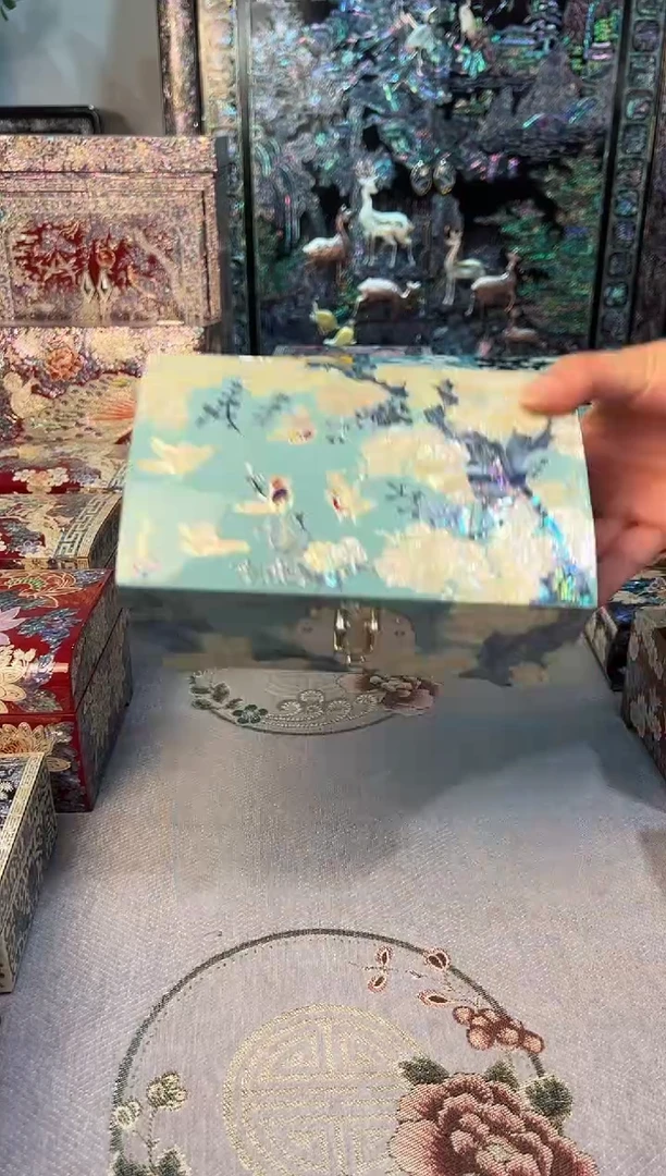 微瑕鱼锁满贝底·弘贝雅螺钿漆器文化馆
