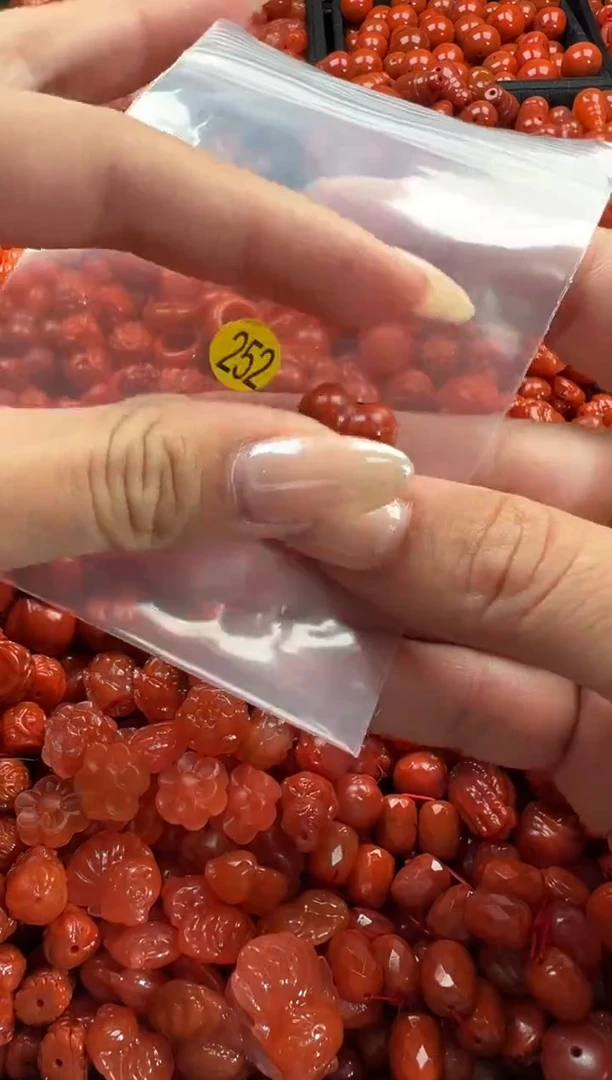 颈饰未镶嵌南红玛瑙1