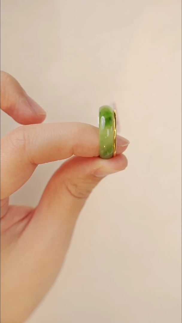 18K金镶嵌戒指和田玉戒指