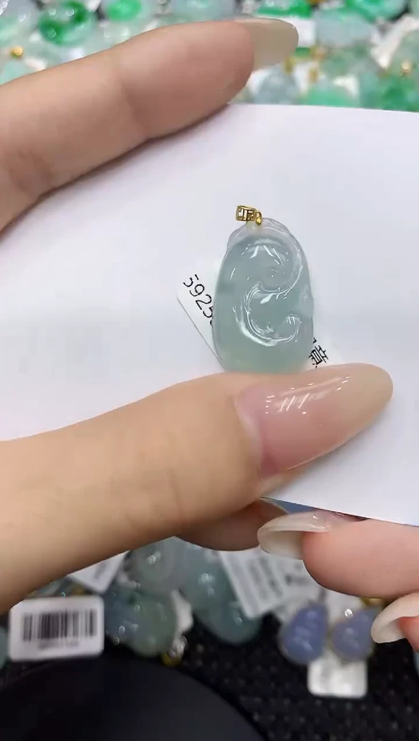 翡翠18K金镶嵌颈饰111111111111