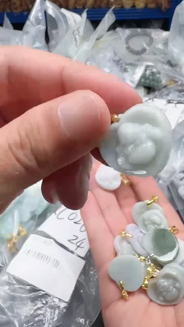 翡翠未镶嵌颈饰020瑕疵处理