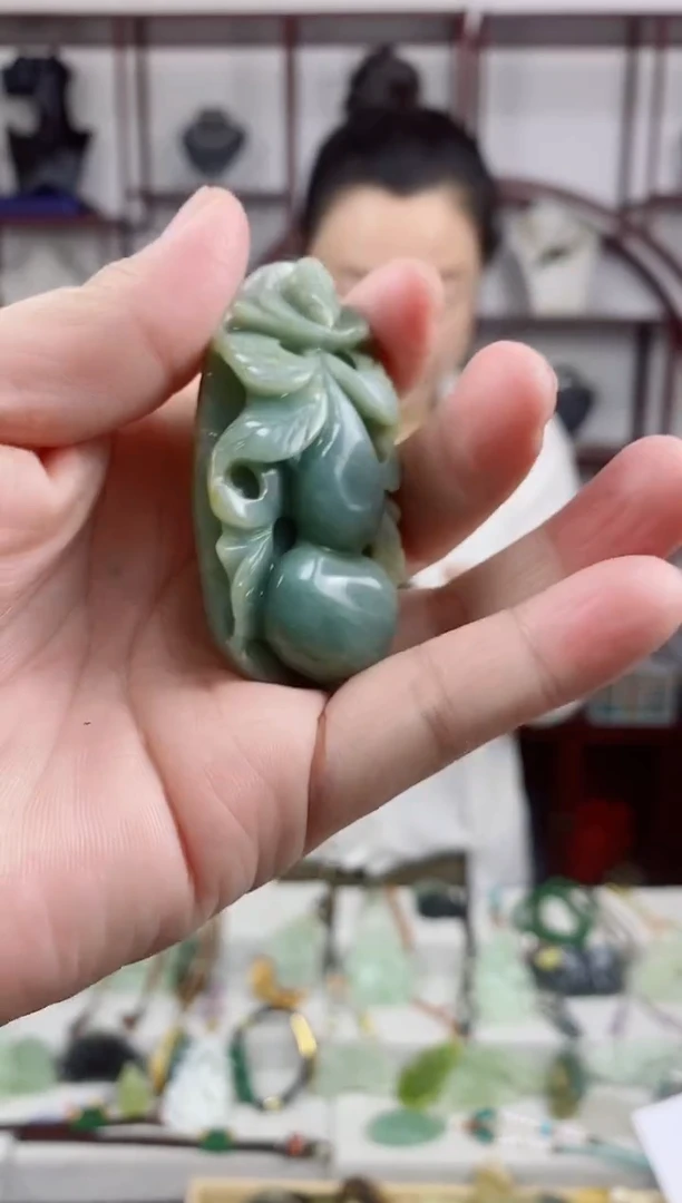 未镶嵌岫玉颈饰1