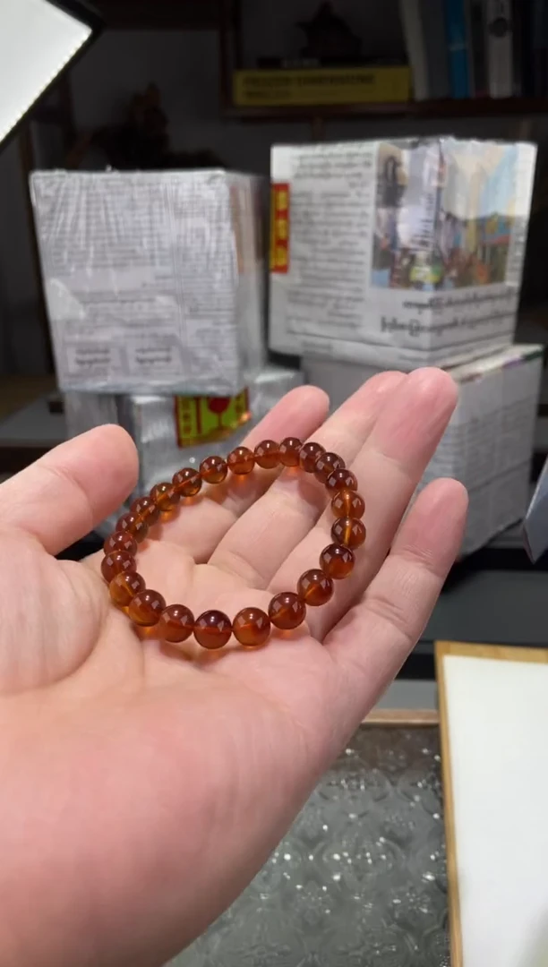 琥珀颈饰未镶嵌8+金棕红灵草珀手串