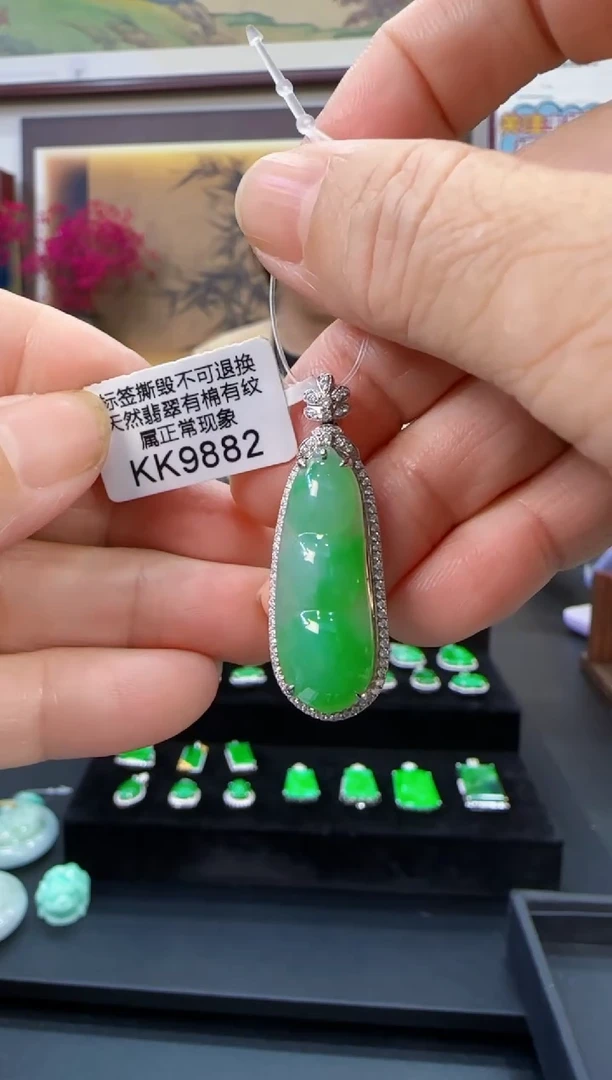 吊坠(不含链)18K金镶嵌翡翠KK9882   富贵豆