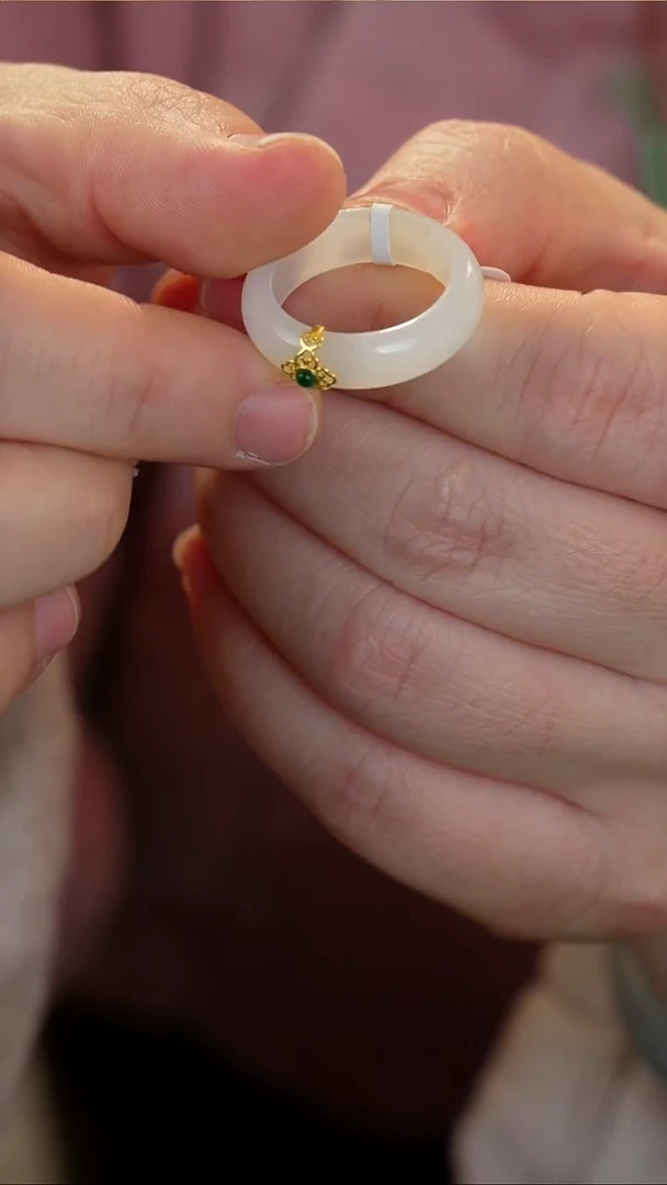 18K金镶嵌戒指和田玉樱*琴【5】 13圈口