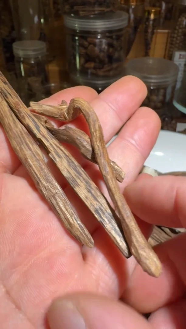 沉香沉香碎屑特****˒莱特5.2克