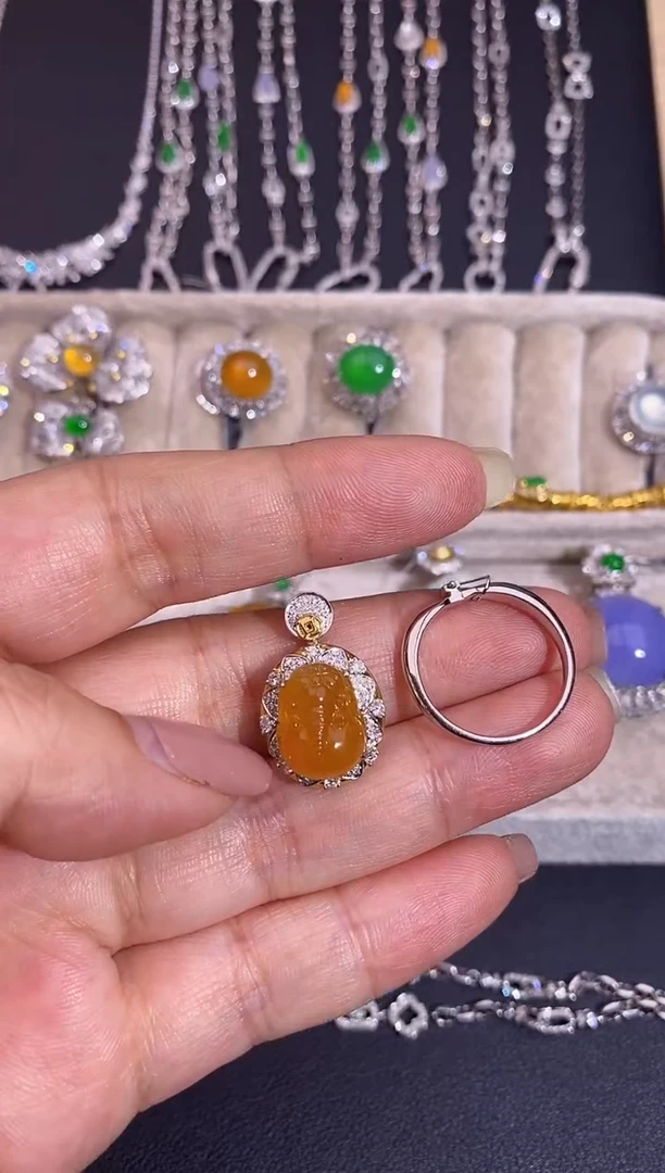 18K金镶嵌戒指翡翠两用款戒指