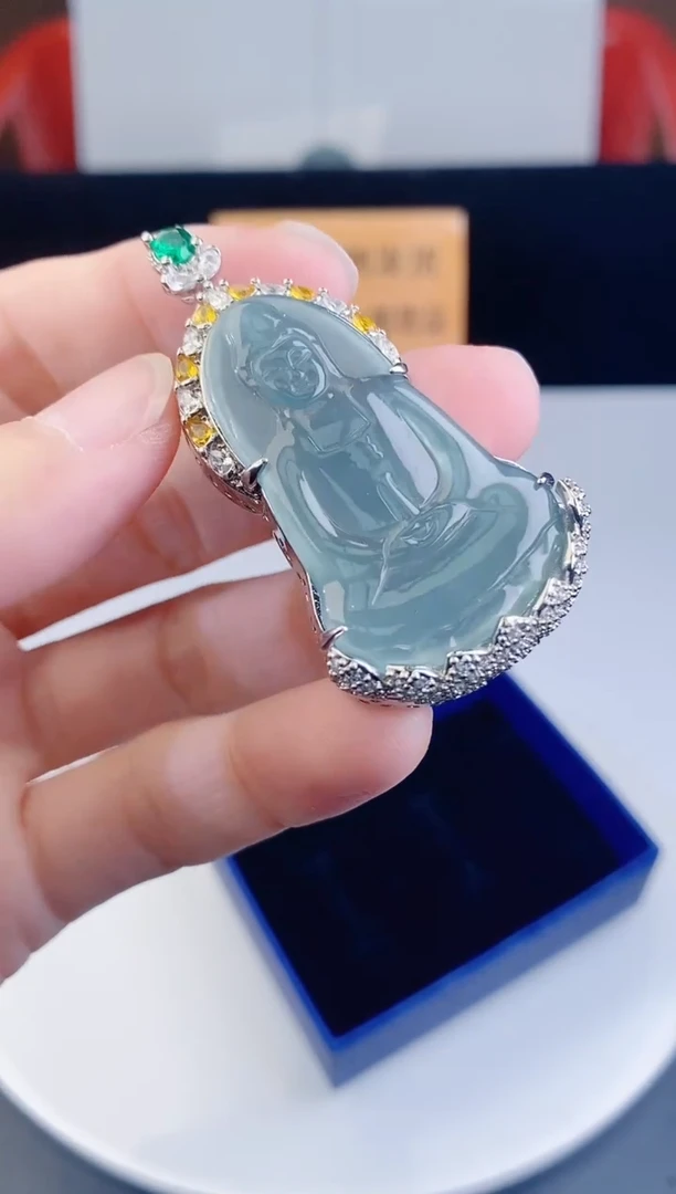 颈饰未镶嵌翡翠