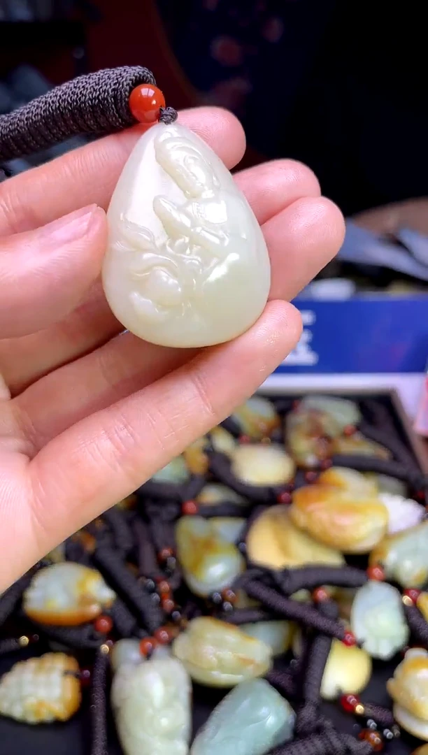 和田玉未镶嵌颈饰1