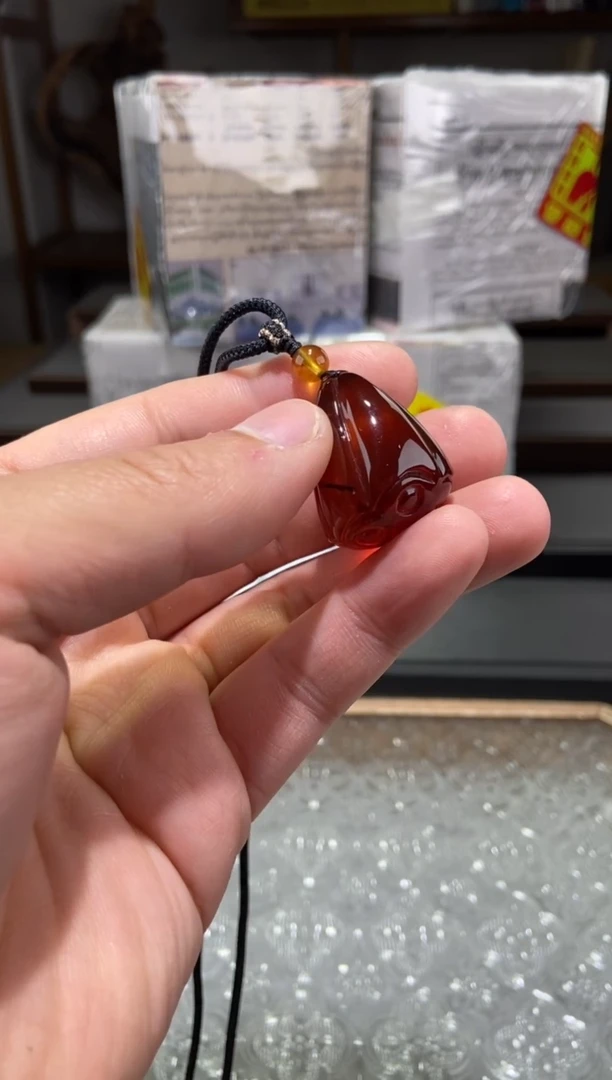 琥珀颈饰未镶嵌血珀莲蓬