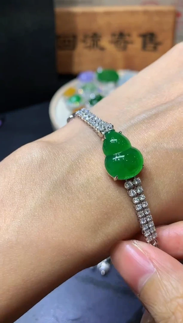 18K金镶嵌定制翡翠团购